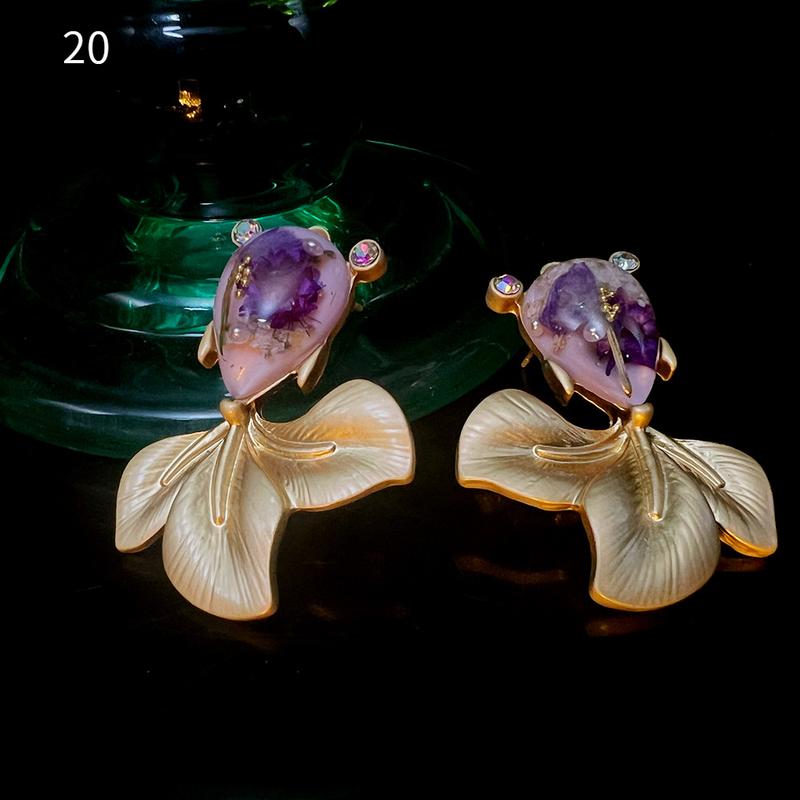 Product Introduction of 3 Pairs of French Ancient Amber Dried Flower Hot-Sale Earrings Combination Link Original Niche Gold Plated S925 High-Grade Earrings 24