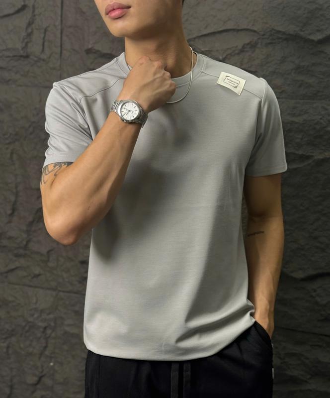 Áo Thun Nam Tay Ngắn Họa Tiết Mini Vai Cổ Tròn Cao Cấp, Chất Cotton Bề Mặt Vải Mềm Mịn Thoáng Mát Menswear - Áo Thun Slimfit Cho Nam Form Dáng Regular Vừa Vặn Thoải Mái Năng Động