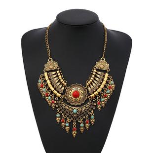 Product Introduction of Fashion Trend Necklace Retro Hollow Flower Inlaid Diamond Valentine's Day Necklace Clavicle Chain Jewelry 17