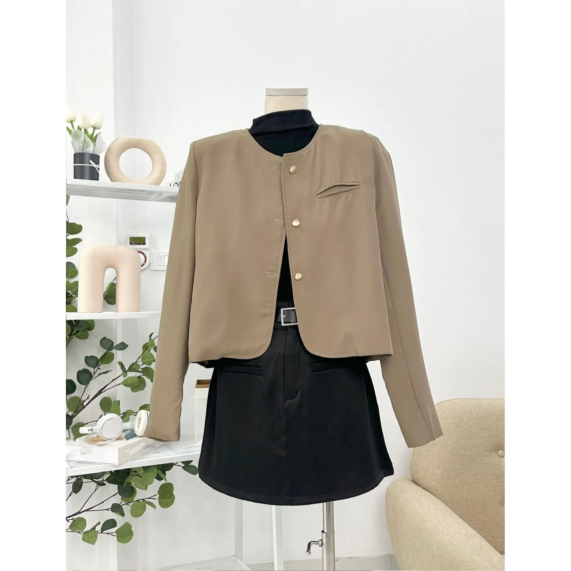 Áo Khoác Vest Blazer Nữ Trơn Khuy Đồng Cổ Tròn 29feb.closet Một Túi Trước Thu Đông - A350 Women Top Kem | BigBuy360 - bigbuy360.vn Áo Khoác Vest Blazer Nữ Trơn Khuy Đồng Cổ Tròn 29feb.closet Một Túi Trước Thu Đông - A350 Women Top Kem | BigBuy360 - bigbuy360.vn