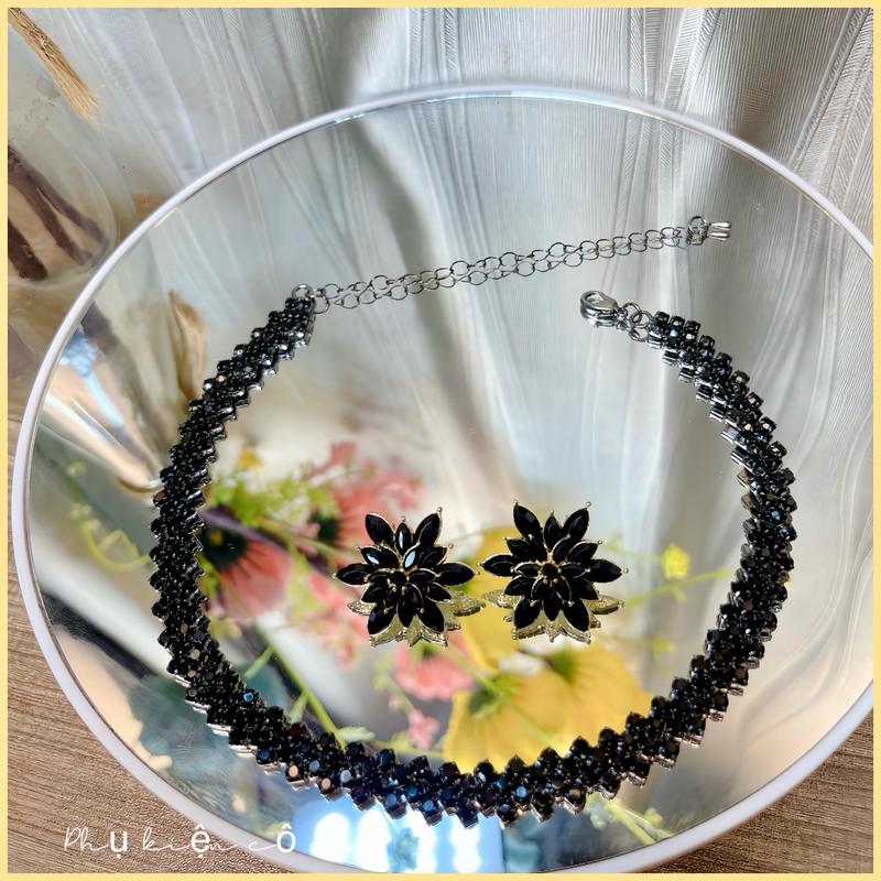 Vòng cổ ôm Choker + bông tai đính đá màu đen 2cm