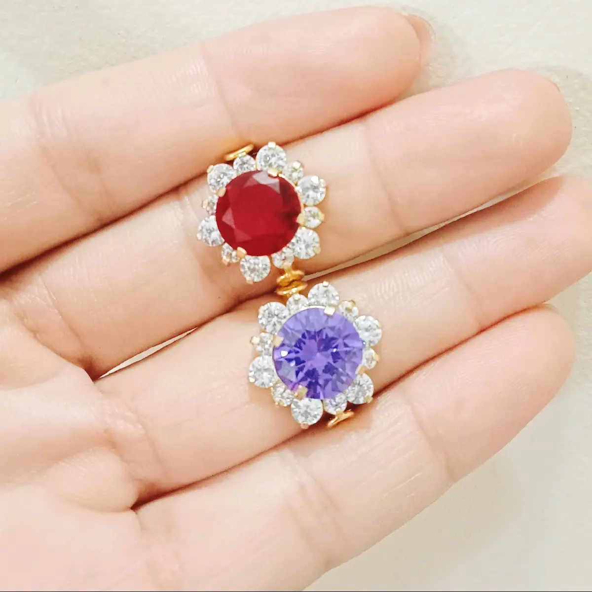 nhẫn hoa mai có đá đủ màu