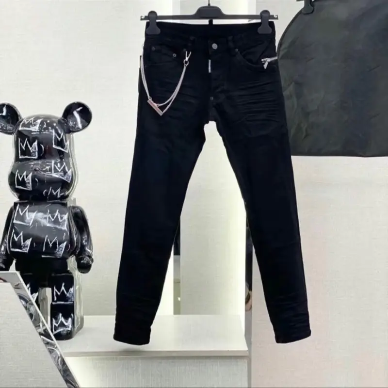 Quần jean bò nam Dsq đen trơn thêu khoá zip ngang viền đùi phối móc dây xích 4 cúc slimfit basic QJ403P