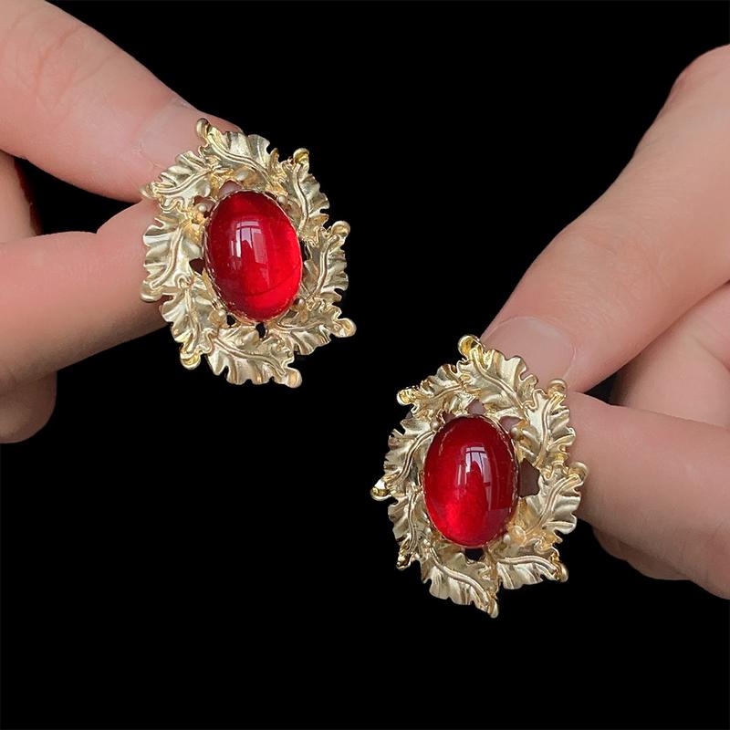 Product Introduction of Vintage Light Antique Style Exaggerated Heavy Industry Earrings French Court Vintage Wine Red Earrings High-Grade Ear Rings 8