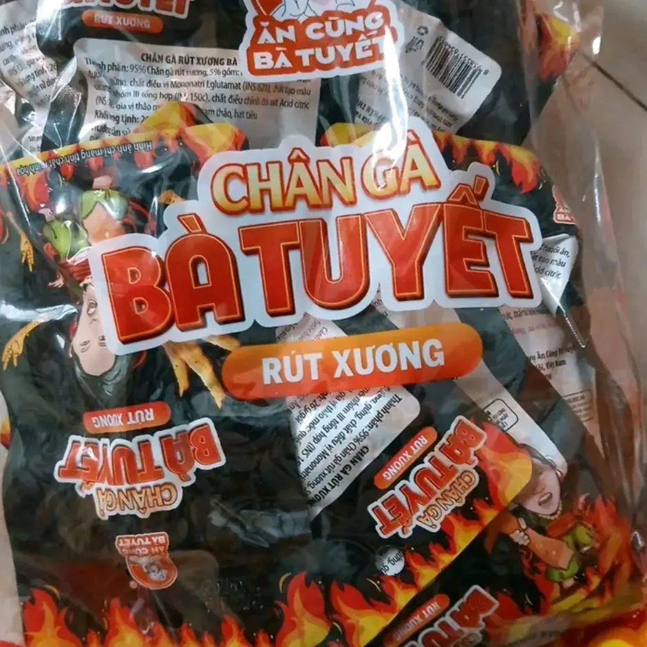 [Tặng 1 bò kobe] Combo 20 Gói Chân Gà Bà Tuyết Rút Xương Tê Cay Màu Đen Hương Vị Thơm Ngon