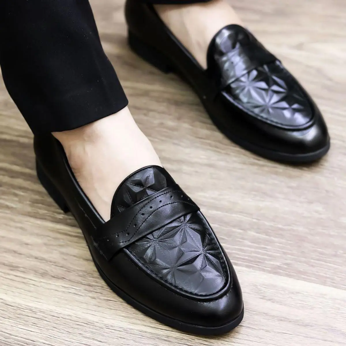 Giày tây nam trẻ trung da mềm đế cao su, giày nam cao cấp dập vân họa tiết hoa vân 3D băng đục trang trí, đế khâu bền RUNO G9 đủ size 37-43