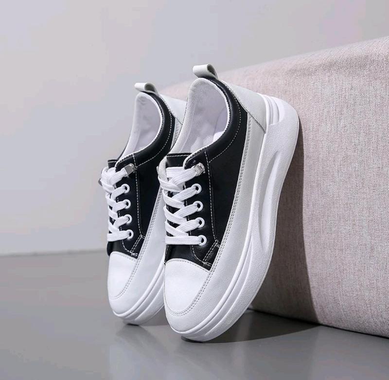 Product Introduction of Sepatu Hitam Formal Wanita Korean Style Hits/Sepatu Sekolah Perempuan Hitam Polos Sneakers OOTD wanita ala korea/Sepatu Hitam Putih cewek Sepatu Sekolah Wanita SMP SMA 4