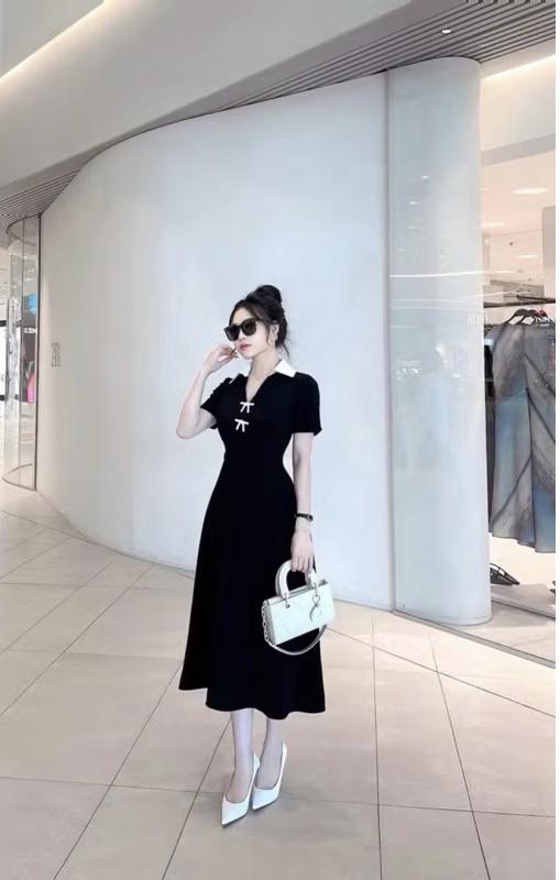 Product Introduction of Đầm tuyết mưa cổ V kèm tag đá 32