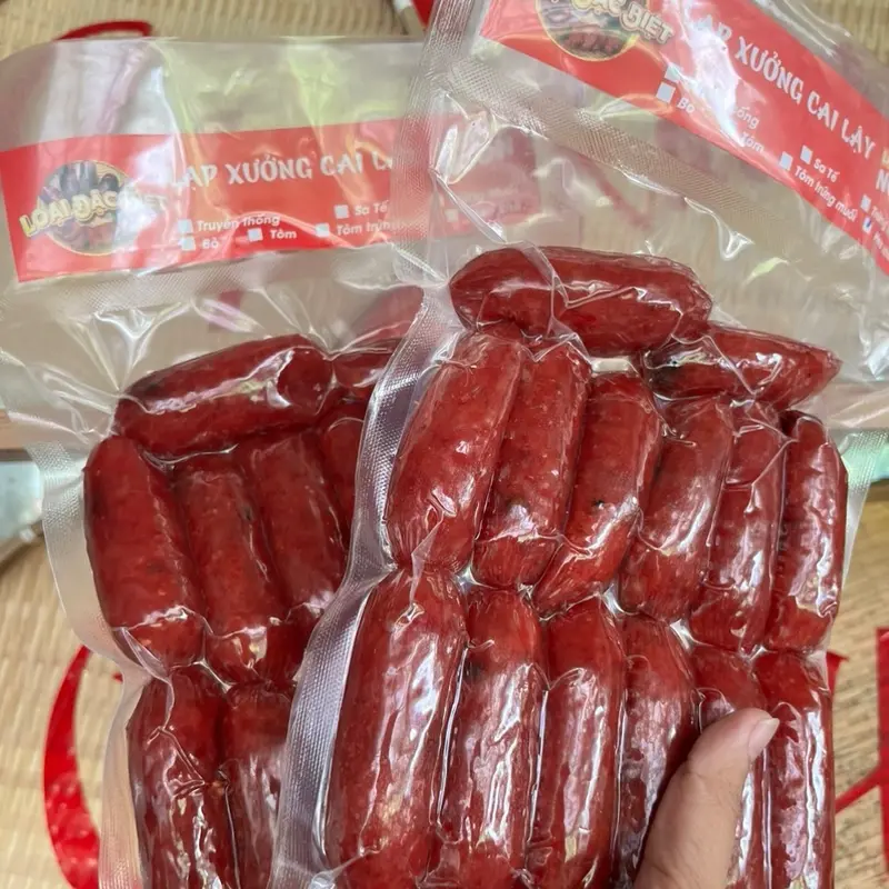 1 KG ( 2 gói ) LẠP XƯỞNG HEO SẤY KHÔ nhà cô Hoà , đóng gói + hút chân không cẩn thận 2