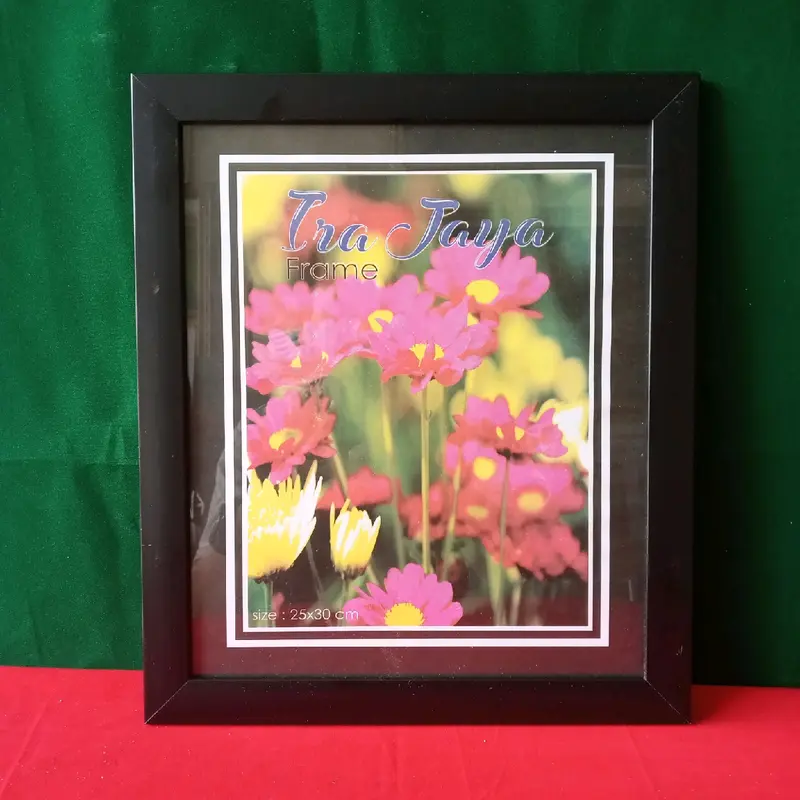 Bingkai / Frame foto ukuran 12R (25x30cm) 2