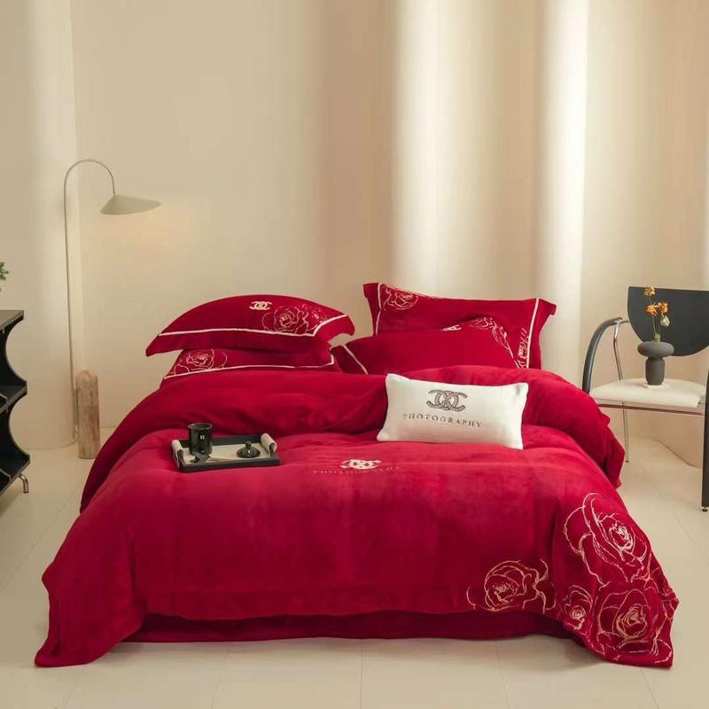 Bộ Chăn Ga Gối Nỉ Hoa Hồng Channl. Set 4 Món Gồm : 2 Vỏ Gối Đầu 50x70cm 1 Vỏ Chăn 2mx2m3 1 Ga Trải Giường