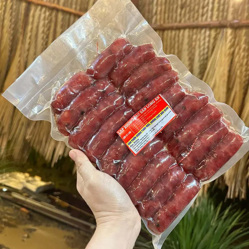 1 KG lạp xưởng nạc HEO truyền thống ( Nhà TONY MÓM) tuơi sấy dẻo . Trong bịch có xíu nước là nước ướp gia vị 3