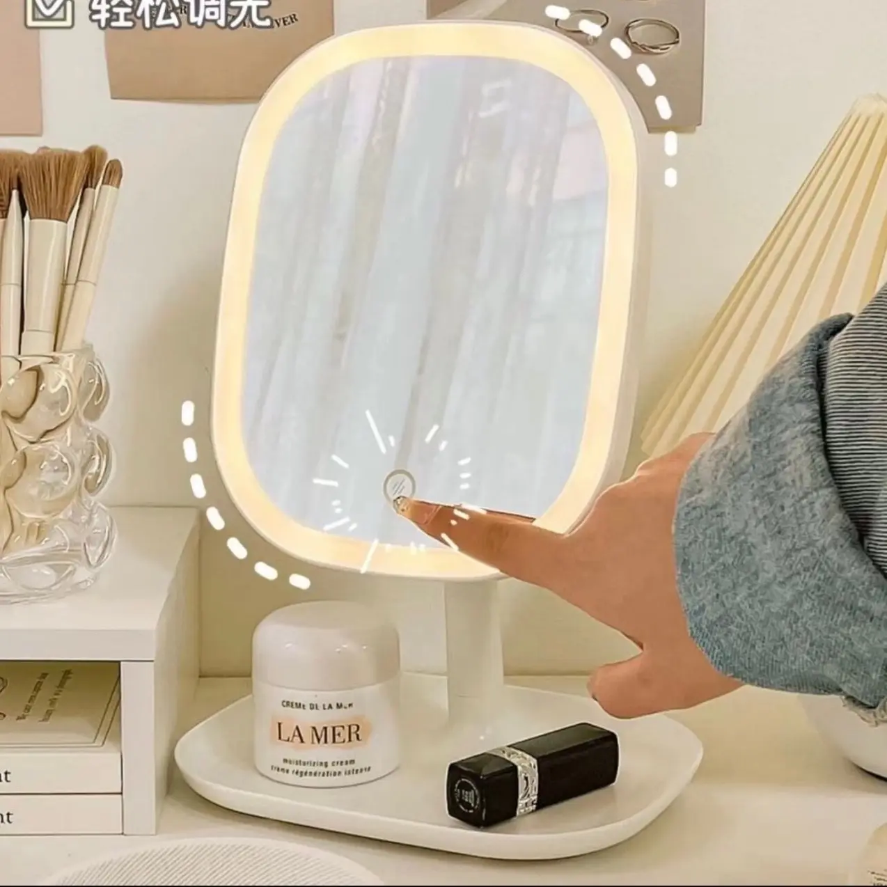 Gương Để Bàn Trang Diểm Có Đèn led Có 3 Chế độ Sáng có kèm dây sạc USB Cosmetic Mỹ Phẩm