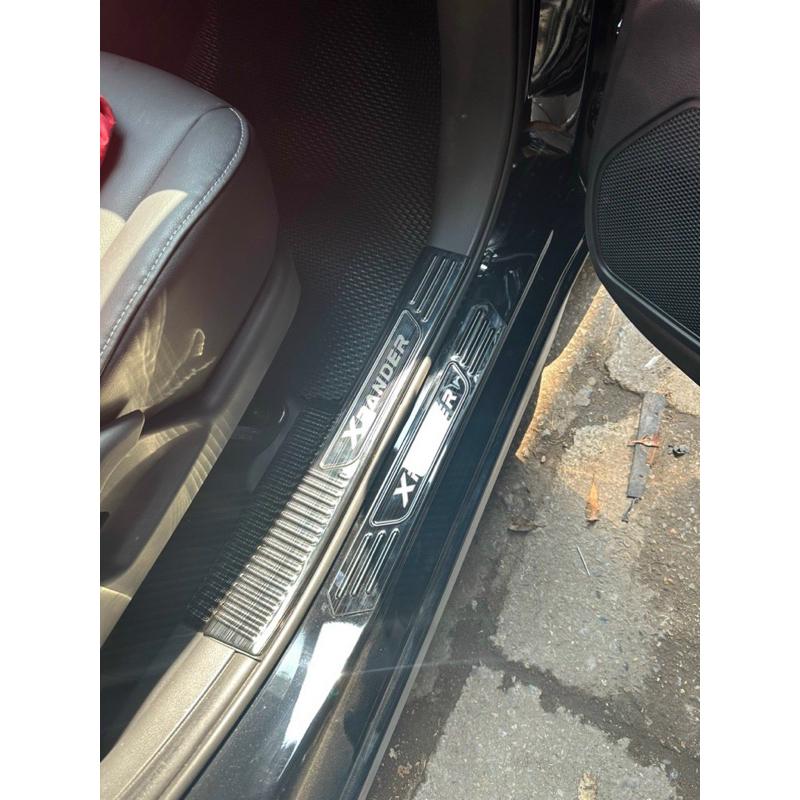 ỐP BẬC CỬA NẸP BƯỚC CHÂN TITAN XE XPANDER 2018 2019 2020 2021 2022 2023 2024 2025 2026 TẶNG KÈM KEO DÁN HAI MẶT KHI MUA CẢ BỘ Nhãn Dán
