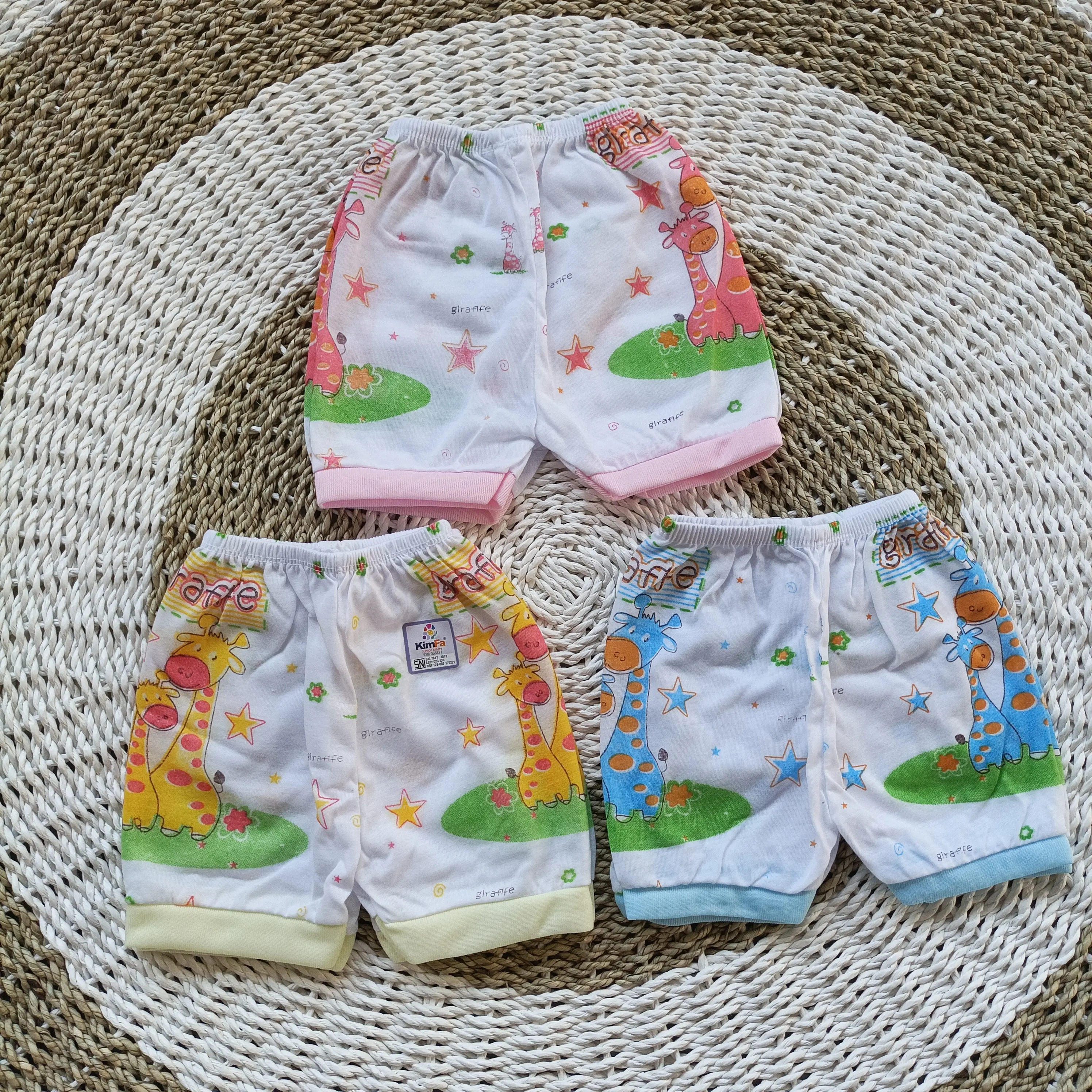 CELANA PENDEK  PUTIH Katun MOTIF JERAPAH Cewek Cowok SNI