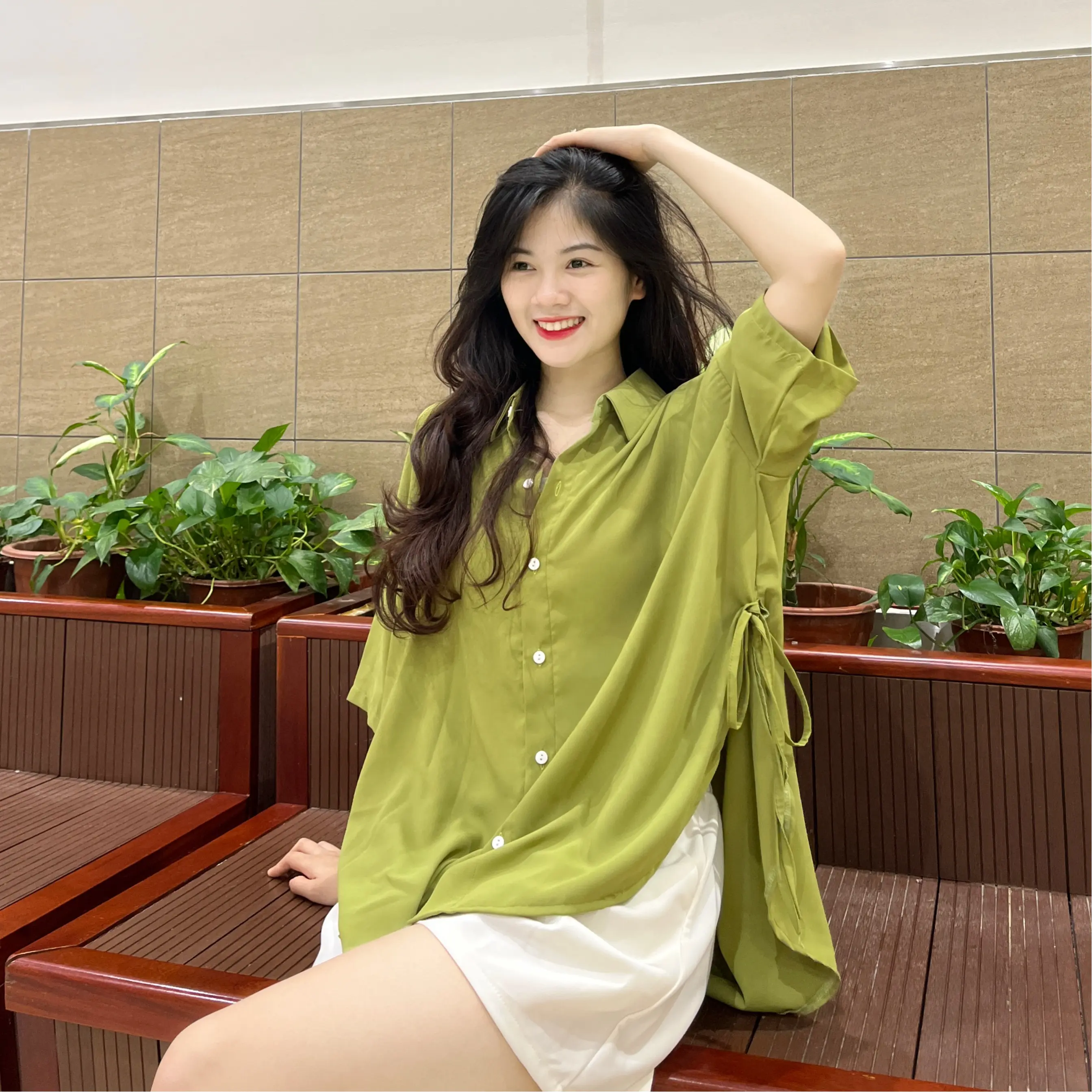 Áo sơ mi nữ form Rộng cộc tay chất thích mix đuôi tôm xẻ tà buộc nơ sang chảnh. Áo cổ sơ mi basic trơn nhiều màu.
