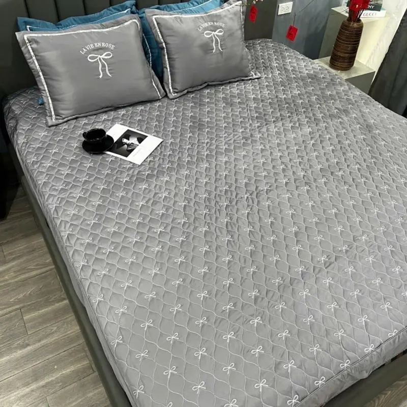 ￼Ga gối phi lụa trần nơ hot trend 3 món