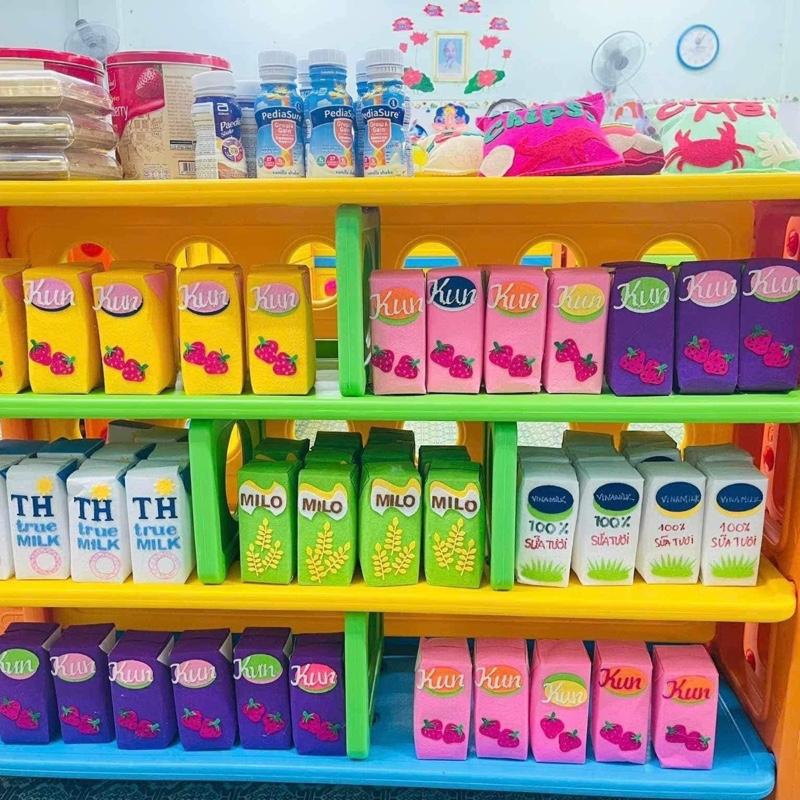 Nước ngọt trà sữa sữa hộp các loại bày trang trí giá kệ đồ chơi mn siêu thị mini phân vai gia đình chợ...