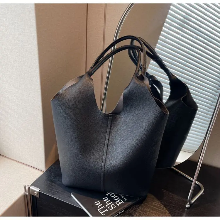 Beg Berkapasiti Besar, Untuk Wanita, Fesyen Gaya Korea Baharu 2024, Beg Bahu, Beg Ketiak, Permukaan Lembut, Beg Baldi Mudah Alih, Sesuai untuk Riadah dan Ulang-alik Tote Bags Totebag