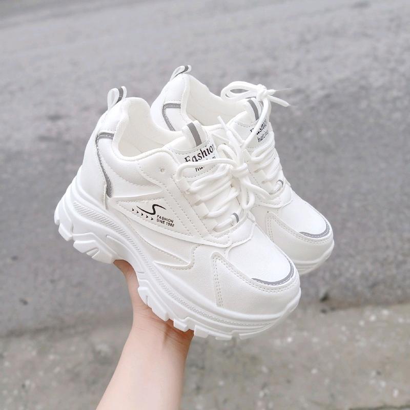 Giày thể thao độn đế chữ S màu trắng cao 9phân mới Mũi tròn của nữ năng động cá tính trẻ trung chất da mềm thoáng mát