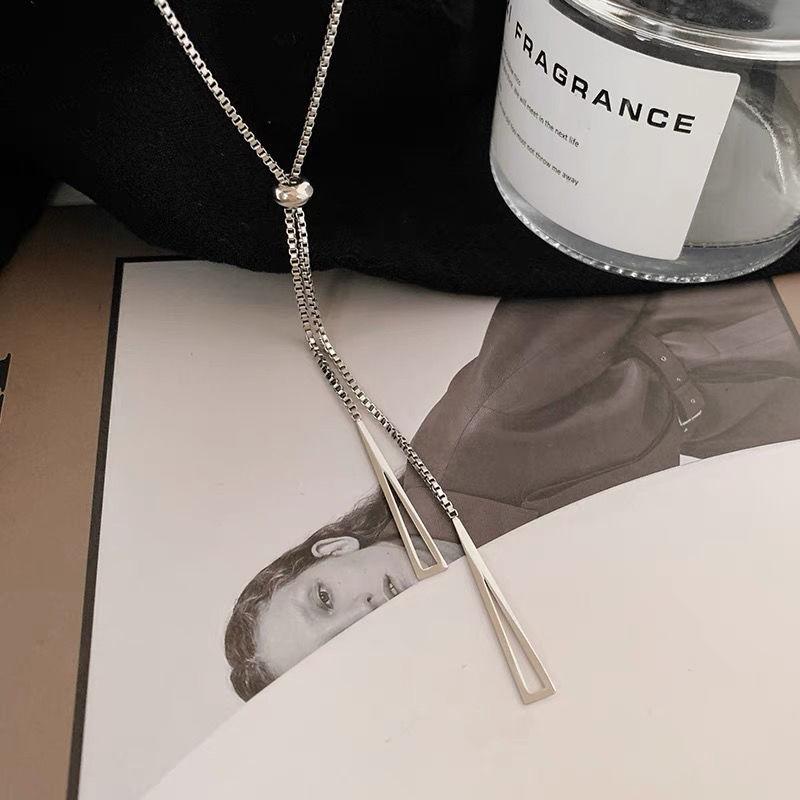 Product Introduction of Stylish Adjustable Necklace with Geometric Pendant Simple Fashionable Design Perfect for Everyday Wear and Special Occasions Quality Choker Chain Elegant Pull-Out Design Ideal Gift for Women 19