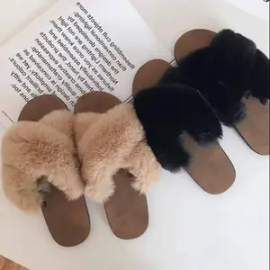 Sandal bulu sangat lembut dan nyaman