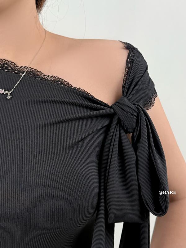 BARE_Áo Thun Nữ Lệch Vai Tay Ngắn Phối Ren Kèm Dây Cột Nơ, Áo Thun Nữ Tay Ngắn Phối Ren Buộc Nơ_A451 Women Top Nhung Kem Voi Sơ Mi 4
