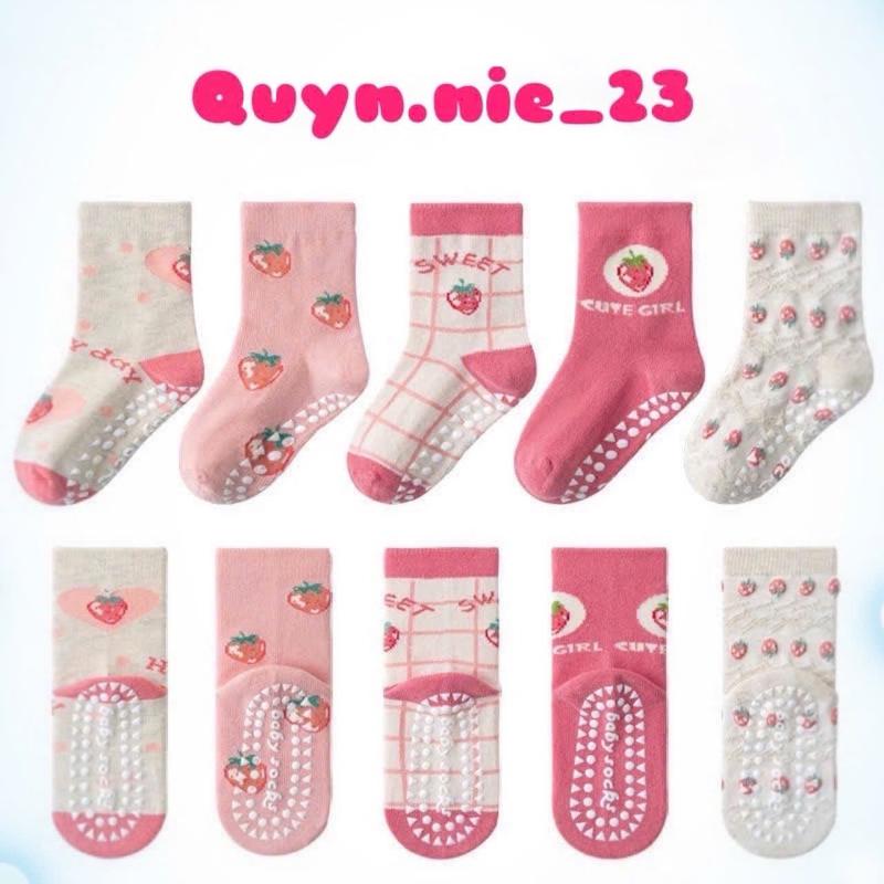 Tất chống trơn dâu Tây cho bé gái 1 đến 7 tuổi