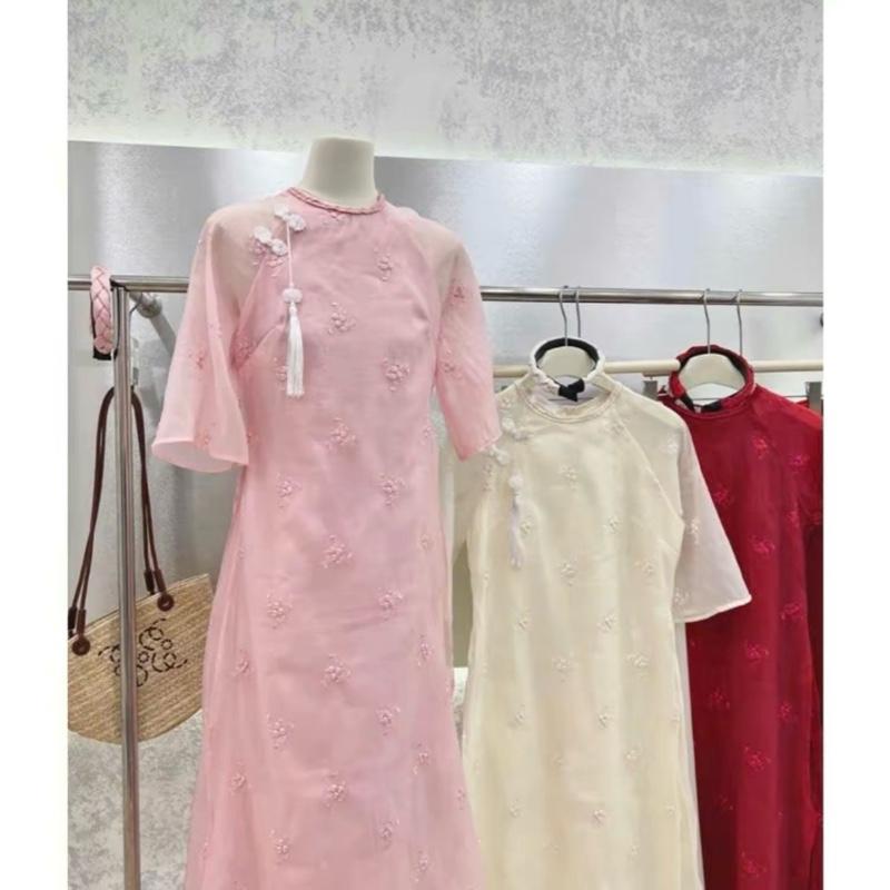 Product Introduction of Áo dài cách tân thêu hoa nổi siêu xinh - Áo dài chất liệu tơ óng cổ tròn 4 tà cá tính nổi bật - Đi chơi, chụp ảnh Tết 1