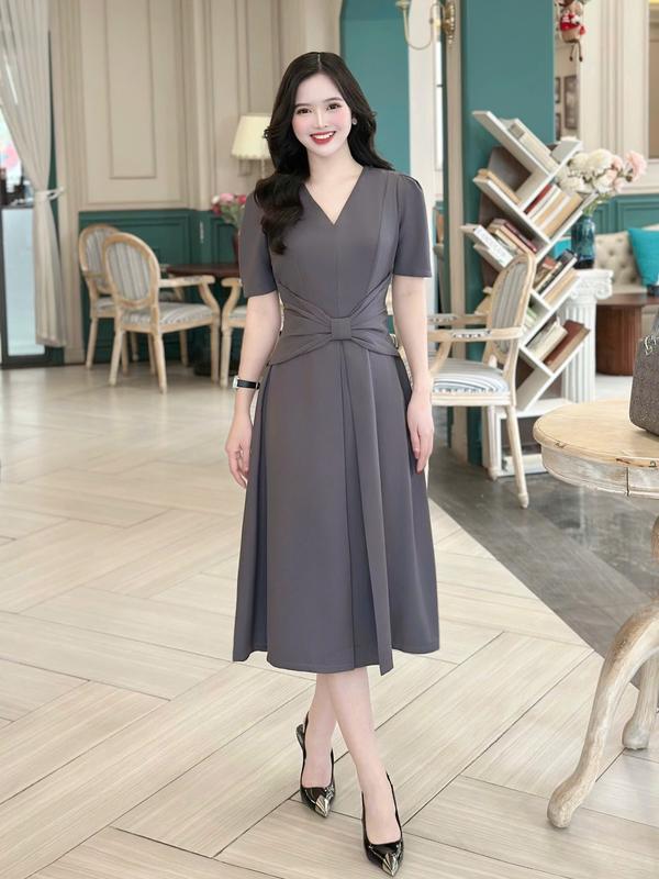 Đầm nữ thiết kế Nhật Vy cổ chữ V tay ngắn đính nơ eo cách điệu form chiết eo dáng xoè chất lụa phù hợp văn phòng công sở dự tiệc thanh lịch - D3067 Xám 0