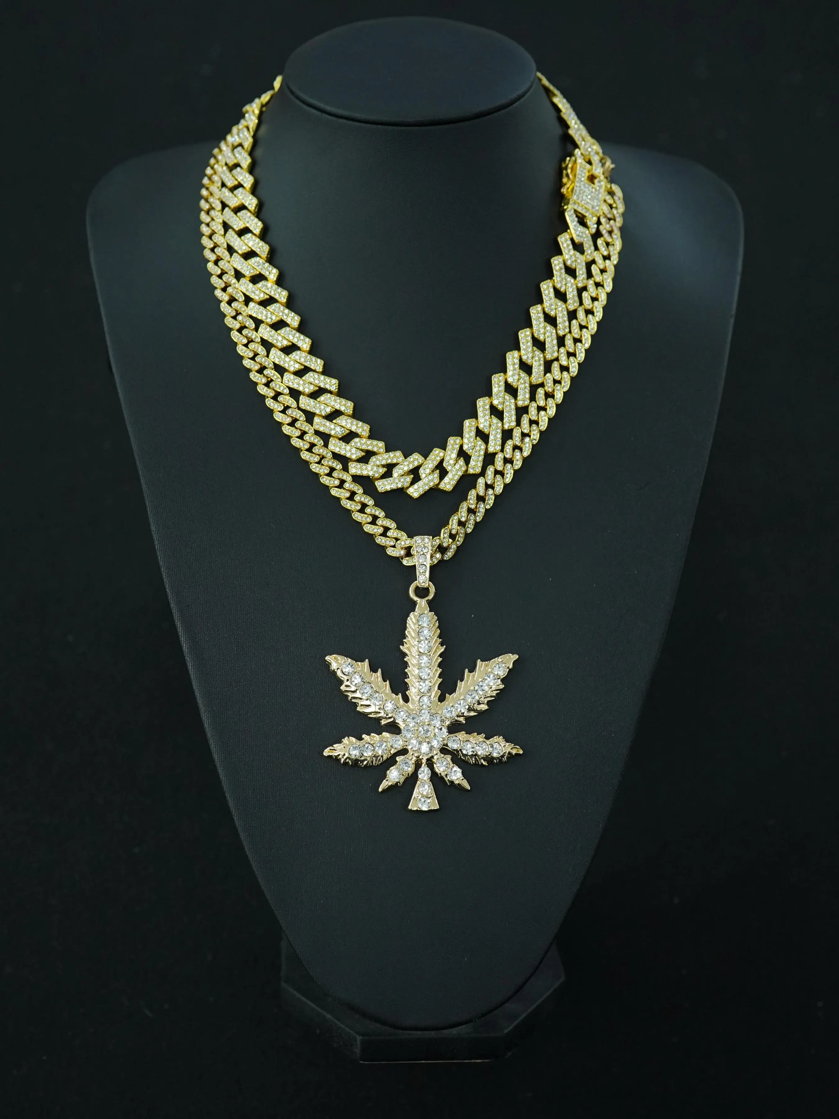 Men's Leaf Design Pendant & Chain Necklace, Fashion Jewelry for Party, Daily Clothing Decor, Trendy All-match & Exquisite Jewelry for Birthday Gift