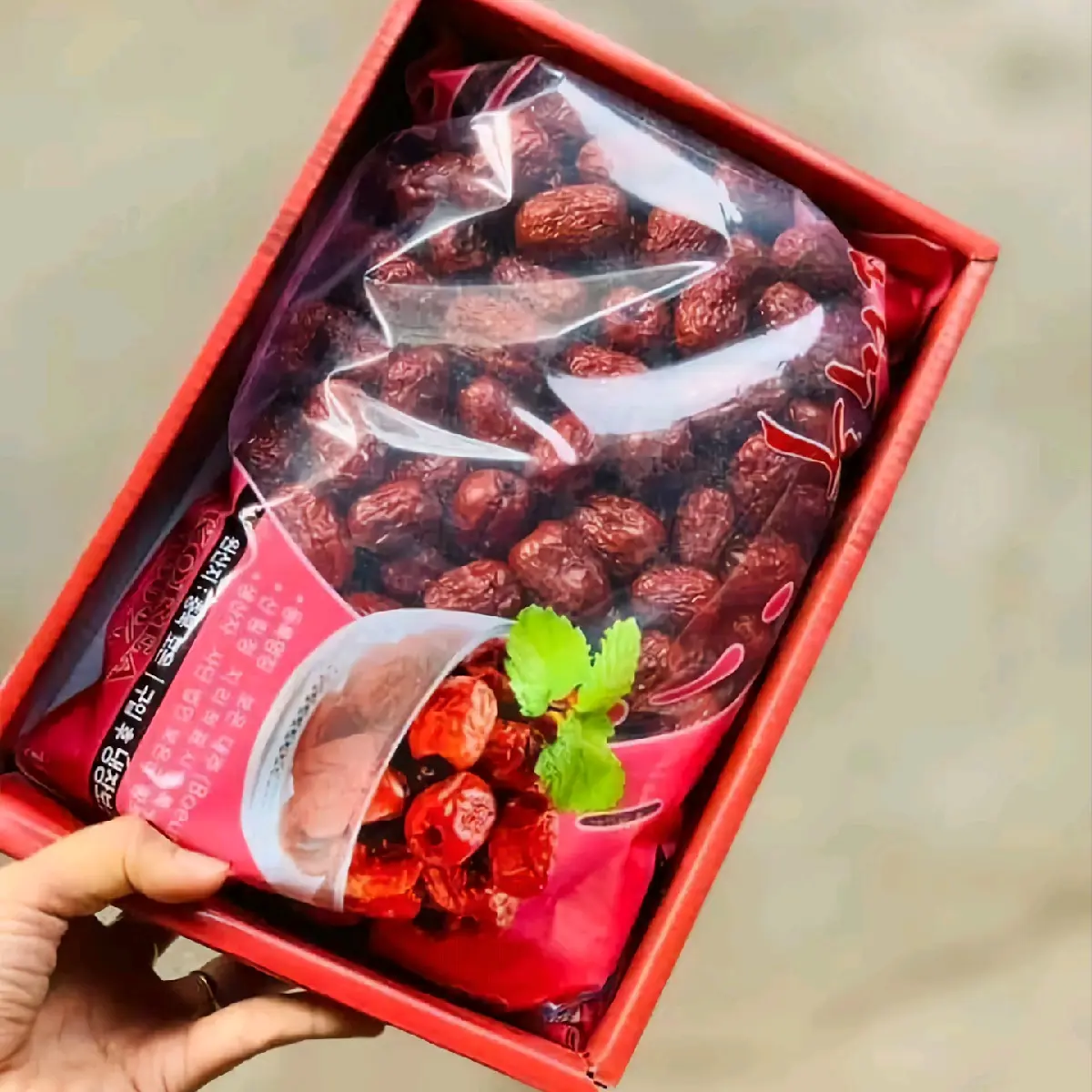 Táo đỏ Hàn  bịch 1kg hàng chuẩn , 2 mẫu tùy đợt hàng, giao ngẫu nhiên,Thức Ăn Food Ăn Vặt {Ăn vặt út Quyên} táo  đỏ