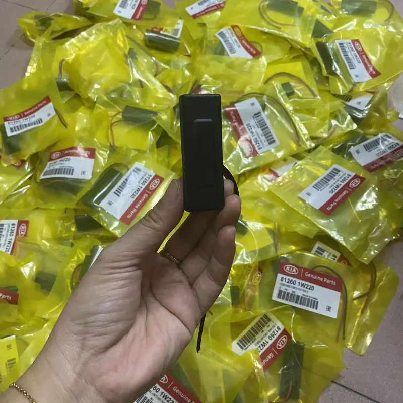 [Sỉ-Lẻ] Công tắc mở cốp sau, cao su mở cốp sau xe Morning 912-21), I10(14-21), Picanto, Rio, Accent, (Mã: 812601W220) 4