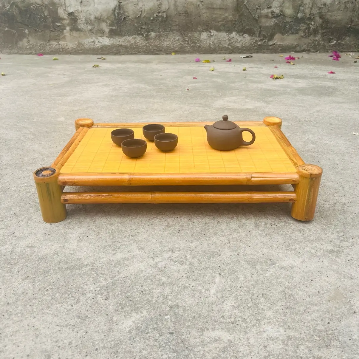 Bàn trà tre ( kiểu nhật) bàn bệt ngồi uống cà phê , chơi cờ , uống trà . Kích thước dài 54cm ngang 33cm cao 10cm