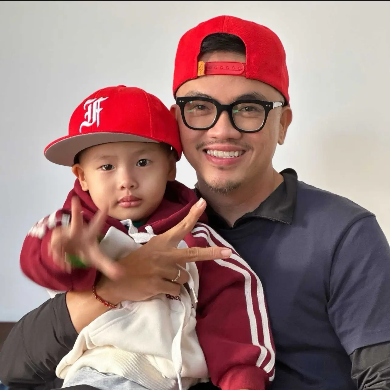 [Nón Family] Nón Snapback vải đỏ logo chữ F trắng cách điệu Size Phổ Thông và Trẻ Em