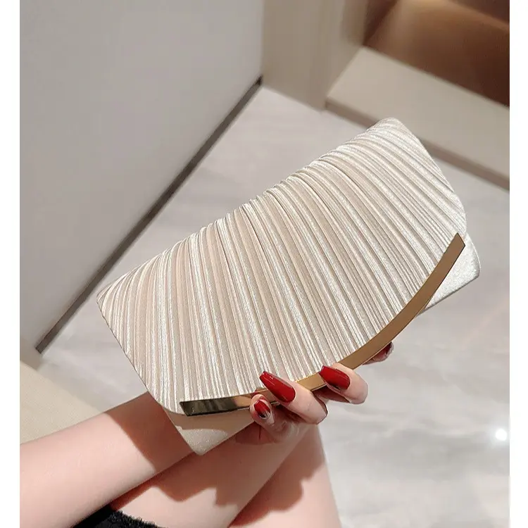 Clutch nữ vải nhún kèm quai xích đeo chéo sang chảnh BAG U CNH16 Kem Women Nhung 6