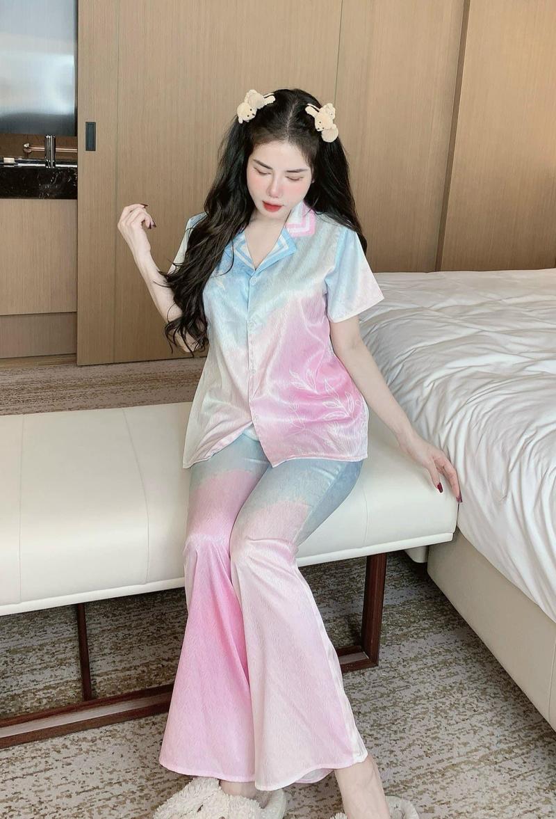 Product Introduction of Bộ Pyjama Lụa Xước Freesize Loang Chữ Thiết Kế Set Mặc Nhà Nữ Áo Women Kem 2