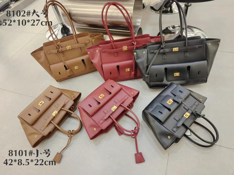 Product Introduction of 2025 New Roden Lock Tote Bag Large Capacity Neutral Motorcycle Wings Style Bag Leather Shoulder Bag Tote Bag 1