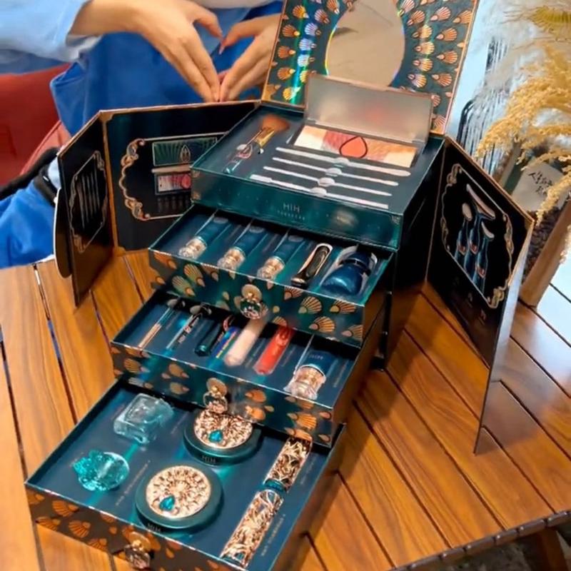 Bộ trang điểm 24 món HIH bao gồm: Nước hoa phấn mắt phấn nước son môi cọ trang điểm che khuyết điểm phấn phủ kem chống nắng kem lót mút tán sữa rửa mặt...