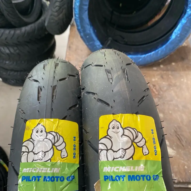 Vỏ lốp xe máy michelin pilot moto gp 60 70 80 90 100 120 14 17 không ruột dành cho xe số , côn tay , tay ga , côn tự động xuất xứ thái Lan Phụ Kiện Cao Su michel in ruột  xe bánh  michelin 3