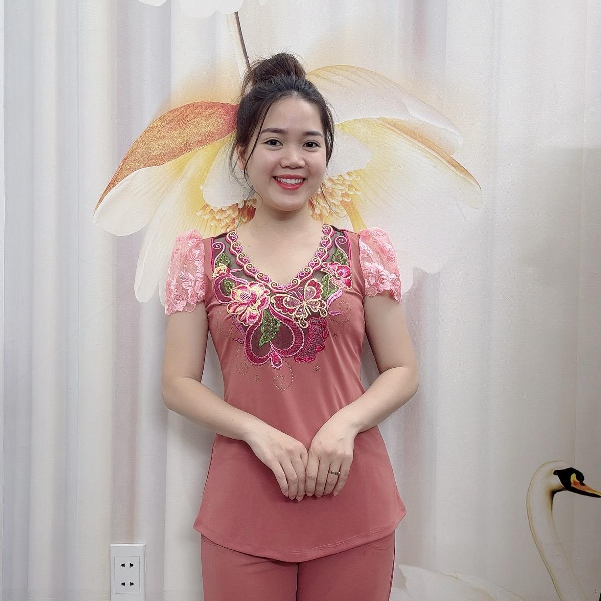 A32 Đồ bộ thun nữ trung niên cổ áo thêu, tay ren màu Women