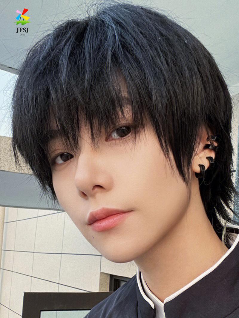 Product Introduction of Wig Ekor Serigala untuk Pria, Kepala Mullet Gaya Jepang, Poni Sedikit Terbagi, Alat Peraga Foto Gaya Anime, Penutup Rambut Kepala Penuh Halus 8