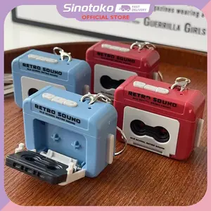 Gantungan Kunci Retro Kotak Musik Mini – Perekam Suara dengan Desain Tape Recorder Radio Player, Hadiah Unik Romantis untuk Pasangan & Sahabat, Cocok sebagai Pendant