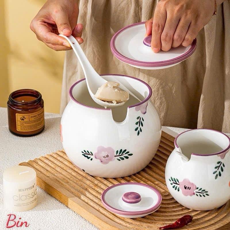 HŨ GỐM SỨ ĐỰNG MỠ HÌNH HOA, ĐỰNG GIA VỊ, CÓ NẮP + THÌA, CHỊU NHIỆT CAO, HỌA TIẾT HOA VĂN ĐẸP 700-1400ml 2