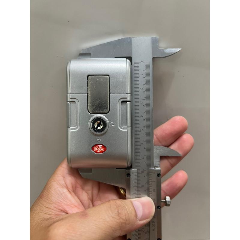 Khoá vali 79x45 màu bạċ, thìa khóa kèm theo