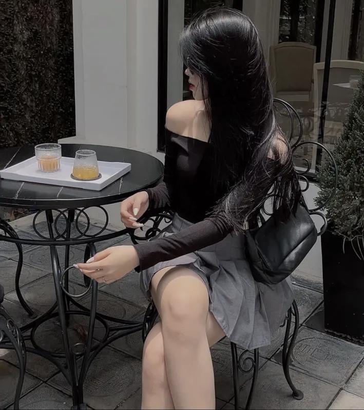 Áo Croptop Trễ Vai Dài Tay Ôm Body 0