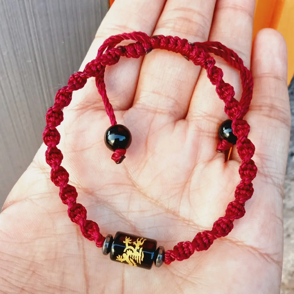 Gelang tali macrame