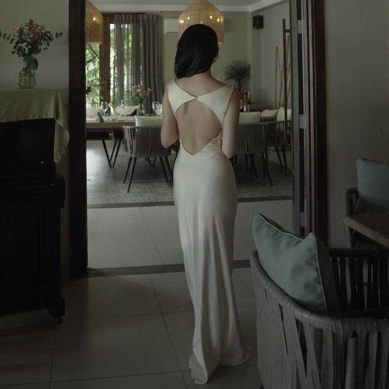 | Staring Dress | Đầm Lụa Cổ Đỗ Hở Lưng Không Dây Kéo Không Mút