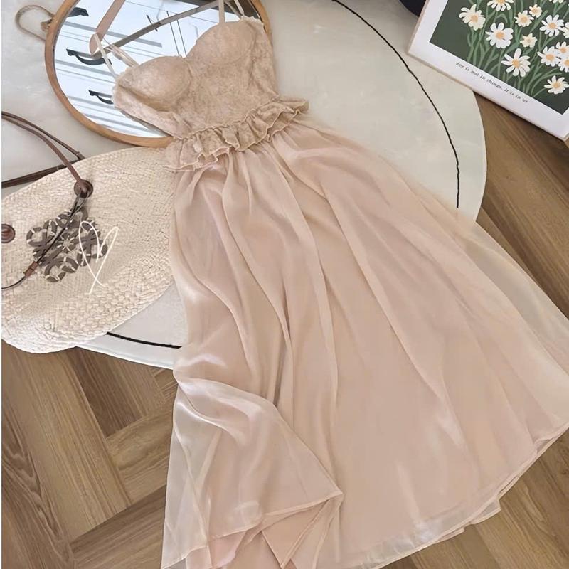Set đồ nữ áo 2 dây cổ vuông phối ren kèm chân váy tơ xếp ly dáng dài xinh xắn dành cho các nàng diện đi chơi đi tiệc.  Women Kem 1
