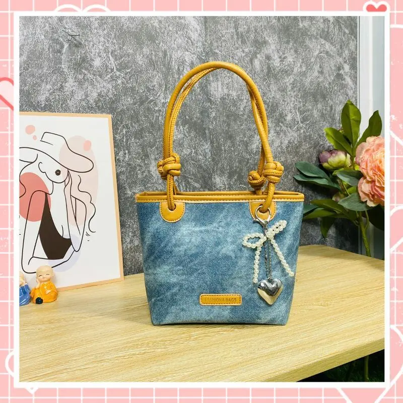Túi xách nữ đeo chéo thời trang dự tiệc móc khóa trái tim sang chảnh K222 tui x Bag tui  qc 7
